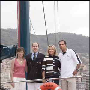 Archives : Mike et Cathy Horn accompagnés du prince Albert de Monaco et Gaynor Rupert.