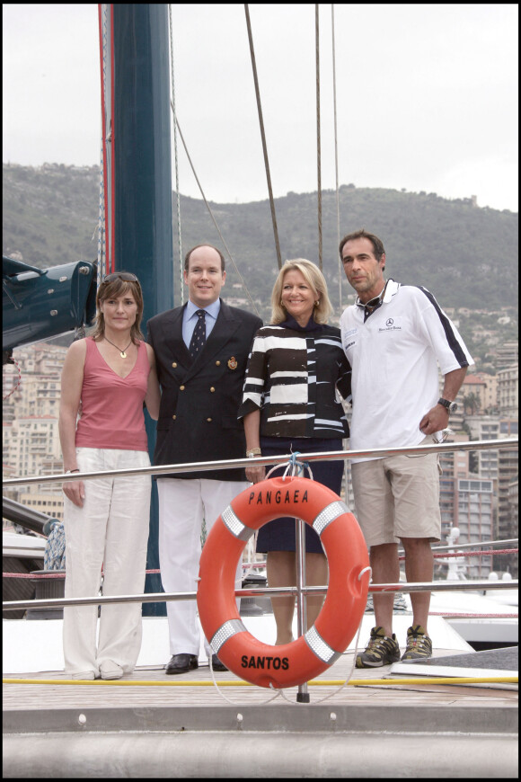 Archives : Mike et Cathy Horn accompagnés du prince Albert de Monaco et Gaynor Rupert.