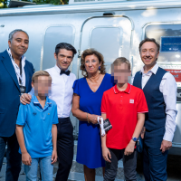 La mère d'Emmanuel Macron complice avec ses petits-fils Louis et Paul-Arthur, sportifs et chics au 14 juillet