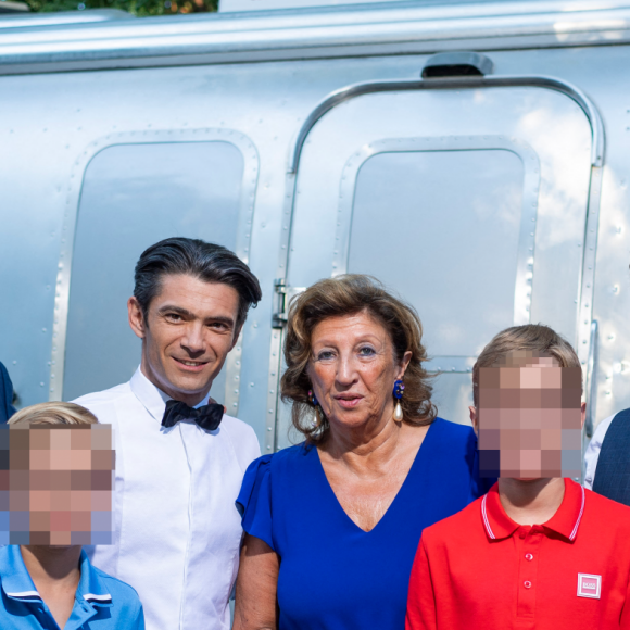 Exclusif - Yannis Chebbi, Gautier Capuçon, Françoise Noguès et ses petits-enfants (les enfants de son fils Laurent Macron), Stéphane Bern (Chaussures Louboutin aux couleurs Bleu Blanc Rouge) - Backstage de l'enregistrement de l'émission "Le concert de Paris" à la Tour Eiffel pour le 14 Juillet à Paris © Pierre Perusseau-Tiziano da Silva / Bestimage