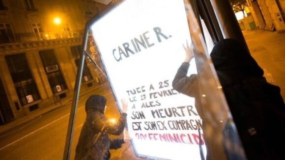 Photo de la page Facebook "Combats" en soutien à Carine Ramière, tuée par son ex-compagnon devant son fils. Elle est tenue par la soeur de la victime.