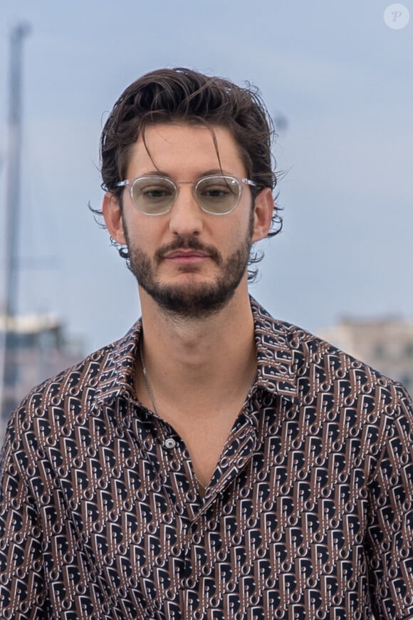 Pierre Niney au photocall de "Mascarade" lors du 75ème Festival International du Film de Cannes, le 28 mai 2022. © Olivier Borde / Bestimage 