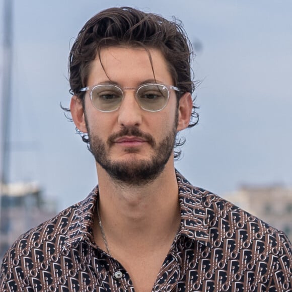 Pierre Niney au photocall de "Mascarade" lors du 75ème Festival International du Film de Cannes, le 28 mai 2022. © Olivier Borde / Bestimage 