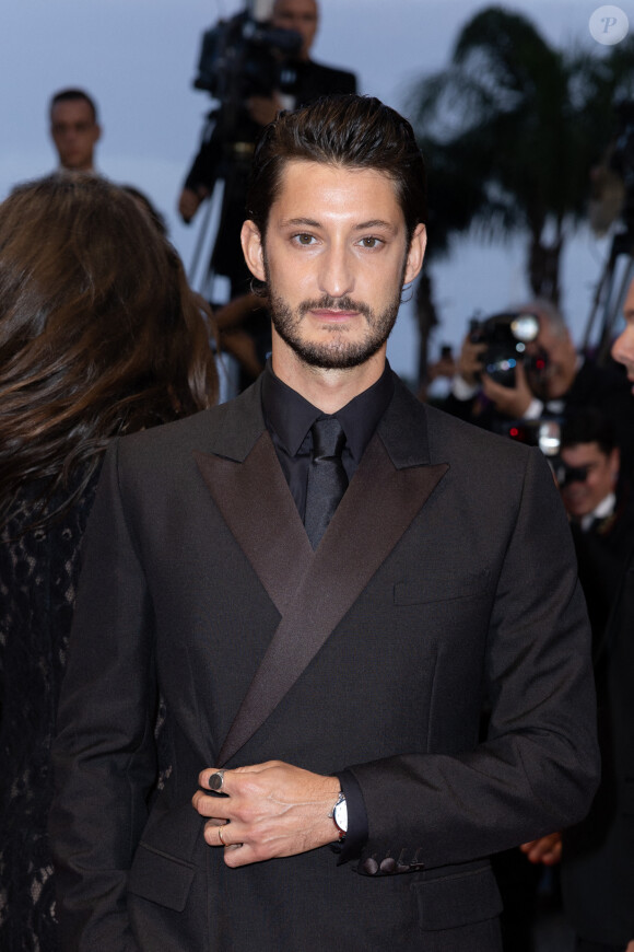 Pierre Niney - Montée des marches du film " Mascarade " lors du 75ème Festival International du Film de Cannes. Le 27 mai 2022 © Olivier Borde / Bestimage 