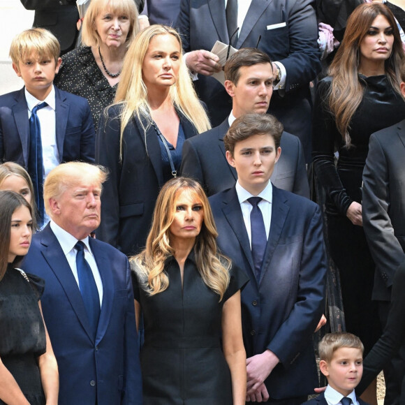 Donald Trump et sa femme Melania, Barron Trump, Vanessa Trump, Jared Kushner, Kimberly Guilfoyle, et leurs enfants - Obsèques de Ivana Trump en l'église St Vincent Ferrer à New York. Le 20 juillet 2022