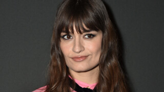 Clara Luciani dévoile son improbable nouveau tatouage, Julien Doré est sceptique !