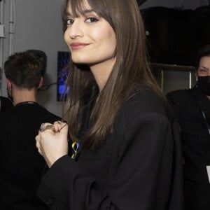 Clara Luciani - Backstage de l'émission spéciale "Unis pour l'Ukraine" à la Maison de la Radio et de la Musique, diffusée en direct sur France 2 et présentée par Nagui et Leïla.Kaddour à Paris le 8 mars 2022. © Cyril Moreau / Jack Tribeca / Bestimage 