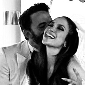 Jennifer Lopez poste la préparation de son mariage avec Ben Affleck sur ses réseaux sociaux. Jennifer et Ben se sont mariés à la "A Little White Chapel" à Las Vegas. 