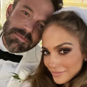Jennifer Lopez poste la préparation de son mariage avec Ben Affleck sur ses réseaux sociaux. Jennifer et Ben se sont mariés à la "A Little White Chapel" à Las Vegas. 