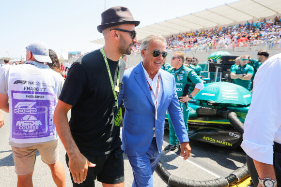 Jean Alesi et l'artiste JR - Les célébrités lors du Grand Prix de France de Formule 1 (F1) sur le circuit Paul Ricard au Castellet, le 24 juillet 2022. 