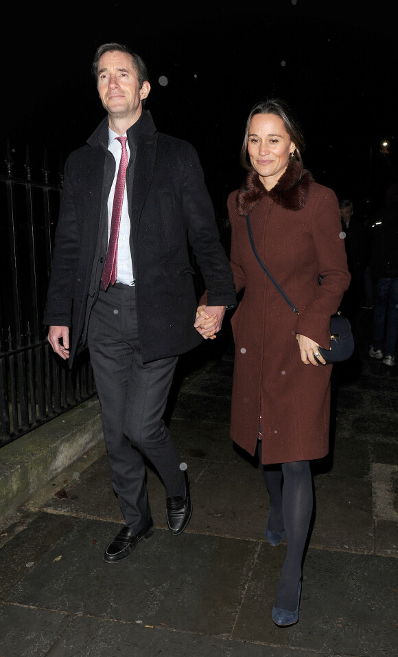 Pippa Middleton (qui porte une robe Kate Spade à 295 livres) et son mari James Matthews - La famille Middleton à la sortie de l'église St Luke à Londres. Le 4 décembre 2018 