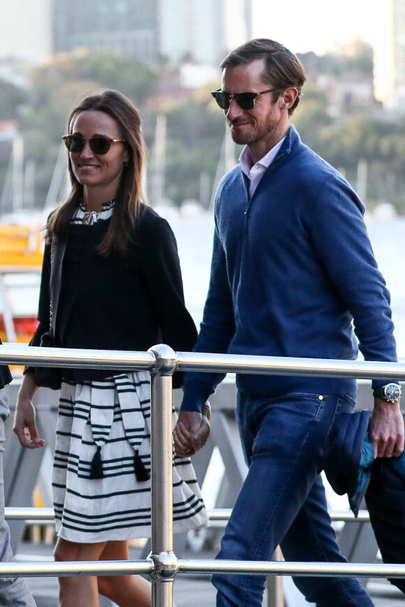 Pippa Middleton et son mari James Matthews partent du port de Sydney en hydravion pour se rendre à Cottage Point, Australie, le 31 mai 2017. 