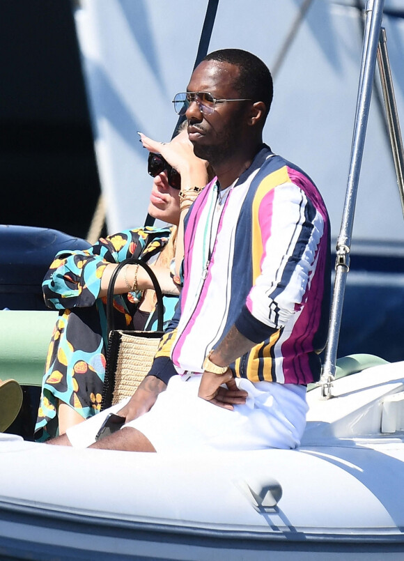 La chanteuse Adele et son compagnon Rich Paul en vacances avec des amis à Porto Cervo, Italie, le 18 juillet 2022. La chanteuse est de très bonne humeur. 