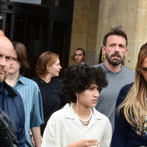Ben Affleck et sa femme Jennifer Affleck (Lopez) poursuivent leur lune de miel à Paris avec leurs enfants respectifs Seraphina, Maximilian et Emme, le 26 juillet 2022.