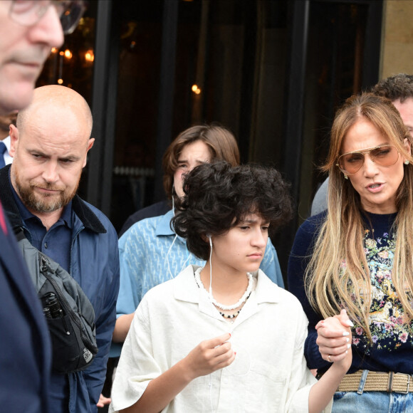 Ben Affleck et sa femme Jennifer Affleck (Lopez) poursuivent leur lune de miel à Paris avec leurs enfants respectifs Seraphina, Maximilian et Emme, le 26 juillet 2022.