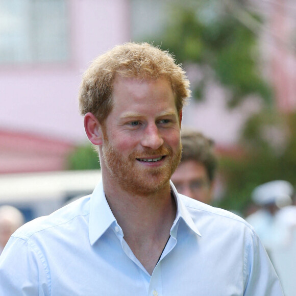 Le prince Harry visite le centre "Joshua House Children" en Guyane dans le cadre de son voyage aux Caraïbes à Georgetown le 4 décembre 2016 