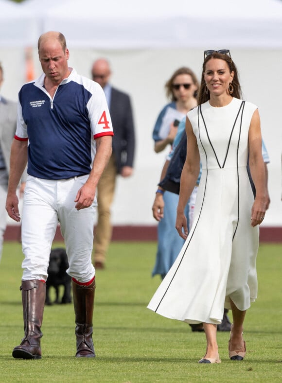 Le prince William, duc de Cambridge, et Catherine (Kate) Middleton, duchesse de Cambridge, assistent au match de polo caritatif Out-Sourcing Inc au Guards Polo Club, Smiths Lawn à Windsor le 6 juillet 2022. 