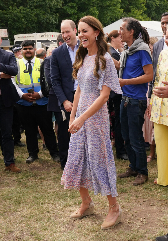 Le prince William, duc de Cambridge, et Catherine (Kate) Middleton, duchesse de Cambridge, lors d'une visite à la toute première journée du comté de Cambridgeshire à l'hippodrome July à Newmarket, Royaume Uni, le 23 juin 2022. 