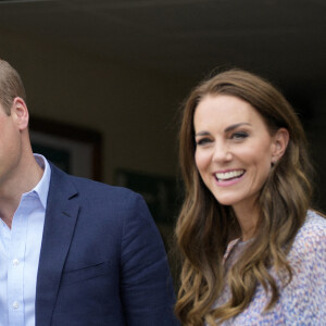 Le prince William, duc de Cambridge, et Catherine (Kate) Middleton, duchesse de Cambridge, lors d'une visite à l'organisme de bienfaisance pour le logement "Jimmy's" à Cambridge, le 23 juin 2022. L'association apporte un soutien crucial aux personnes sans abri. 
