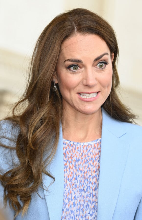 Catherine (Kate) Middleton, duchesse de Cambridge, visite le musée Fitzwilliam de l'Université de Cambridge, Royaume Uni, le 23 juin 2022. Le couple princier va découvrir une peinture d'eux-mêmes qui sera révélé au public pour la première fois. 