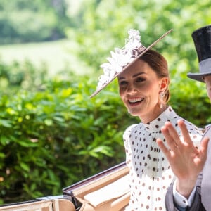 Le prince William, duc de Cambridge, et Catherine (Kate) Middleton, duchesse de Cambridge, lors du quatrième jour de la Royal Ascot 2022 à l'hippodrome d'Ascot dans le Berkshire, Royaume Uni, le 17 juin 2022. 