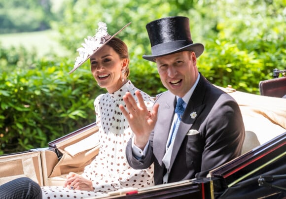 Le prince William, duc de Cambridge, et Catherine (Kate) Middleton, duchesse de Cambridge, lors du quatrième jour de la Royal Ascot 2022 à l'hippodrome d'Ascot dans le Berkshire, Royaume Uni, le 17 juin 2022. 