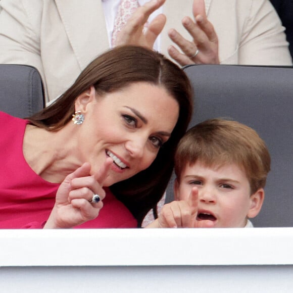 Catherine Kate Middleton, duchesse de Cambridge et le prince Louis - La famille royale regarde la grande parade qui clôture les festivités du jubilé de platine de la reine à Londres