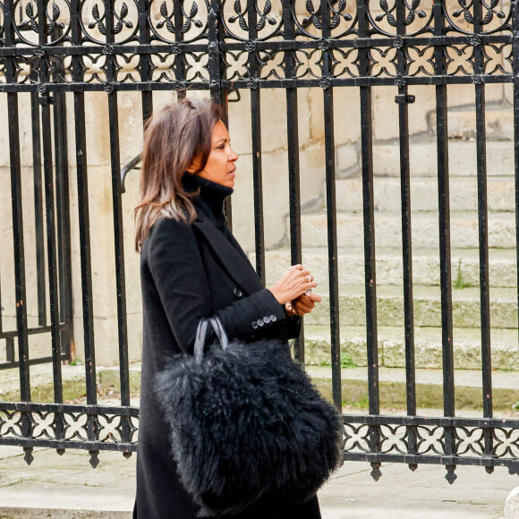 Karine Le Marchand - Obsèques de Jean-Pierre Pernaut en la Basilique Sainte-Clotilde à Paris le 9 mars 2022. © Cyril Moreau / Bestimage