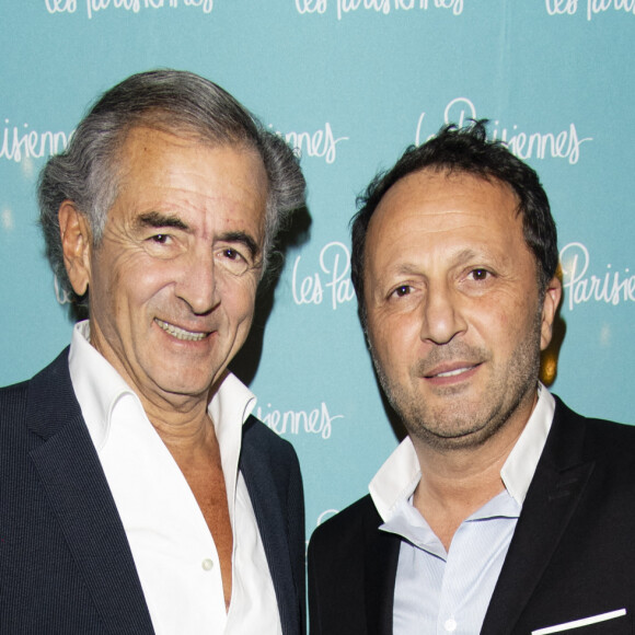 Bernard-Henri Lévy (dont la femme Arielle Dombasle joue dans le spectacle) et Arthur (Jacques Essebag) dont la compagne Mareva Galanter joue dans le spectacle - Cocktail à l'issue de la première du spectacle "Les Parisiennes" aux Folies Bergères à Paris le 24 mai 2018. © Olivier Borde - Pierre Perusseau / Bestimage 