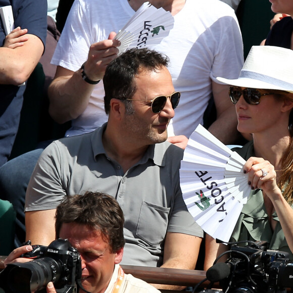 Arthur (Jacques Essebag) et sa compagne Mareva Galanter dans les tribunes lors de la finale homme des Internationaux de Tennis de Roland-Garros à Paris, le 11 juin 2017. © Jacovides-Moreau/Bestimage 