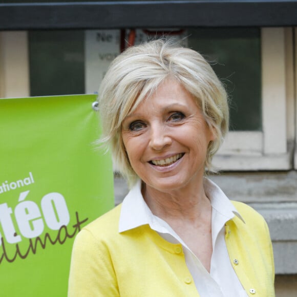 Evelyne Dhéliat (TF1 & LCI) - Les présentateurs météo français donnent le "feu vert" officiel de la 19ème édition du Forum International de la Météo et Climat (FIM) à l'académie du climat (anciennement Mairie du IVe arrondissement) à Paris, France, le 6 mai 2022. © Christophe Clovis / Bestimage 