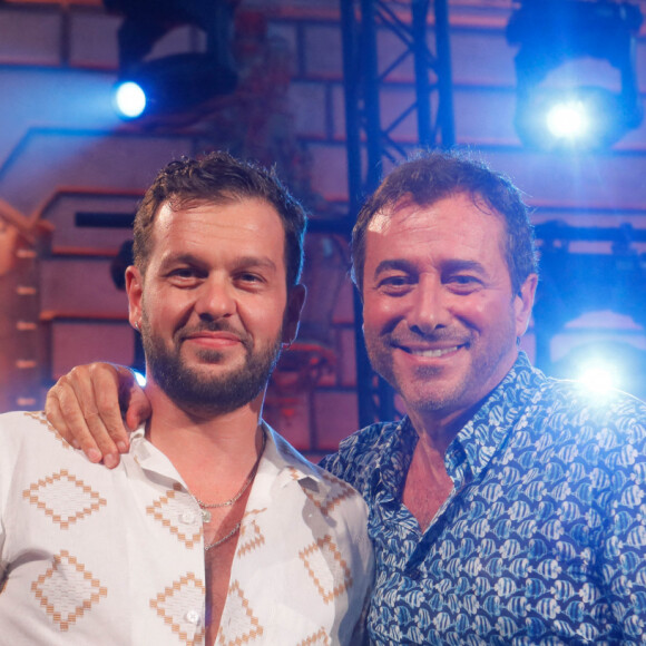 Exclusif - Claudio Capéo et Bernard Montiel - Concert RFM Music Show sur le parvis de l'Hôtel de Ville de Levallois Perret. Le 18 juin 2022. © Christophe Clovis / Bestimage