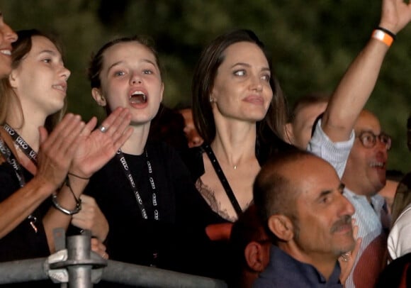 Angelina Jolie et sa fille Shiloh Jolie-Pitt assistent au concert Maneskin pour la première mondiale du "Loud Kids Tour" au "Circo Massimo" à Rome, Italie, le 9 juillet 2022. 