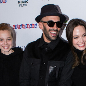 Shiloh Jolie-Pitt, JR, Angelina Jolie, Pax Thien Jolie-Pitt - Première du film "Paper And Glue: A JR Project" à Los Angeles le 18 novembre 2021. 