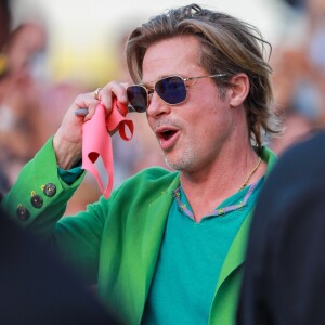 Brad Pitt arrive à la première du film "Bullet Train" à Los Angeles, le 1er août 2022. 
