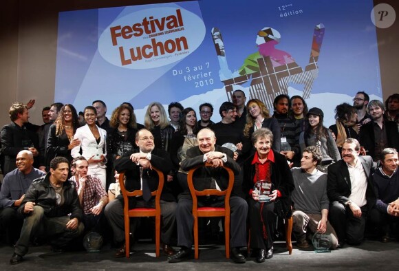 Toute l'équipe de l'événement à l'occasion de la cérémonie de clôture du 12e Festival de Luchon, le 6 février 2010.