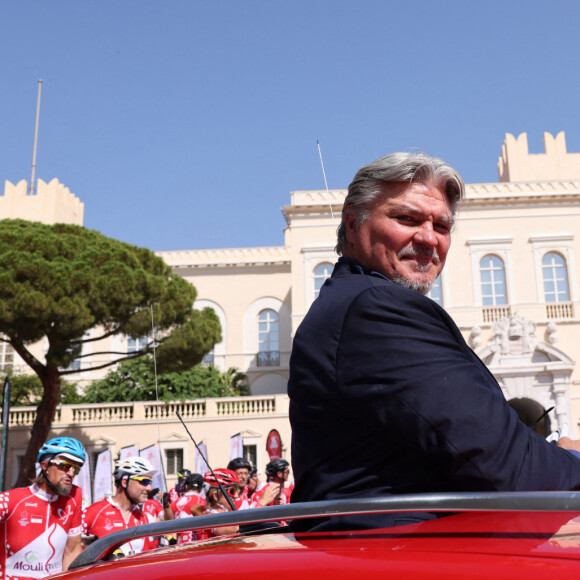David Douillet - Le prince de Monaco et D.Douillet donnent le départ de la course cycliste Sapaudia Monoïkos, entre Monaco et Albertville, le 20 juin 2022. Cet événement est organisé au profit de la lutte contre la leucémie, afin de promouvoir le don des cellules souches et favoriser l'insertion des personnes en situation de handicap. © Claudia Albuquerque / Bestimage