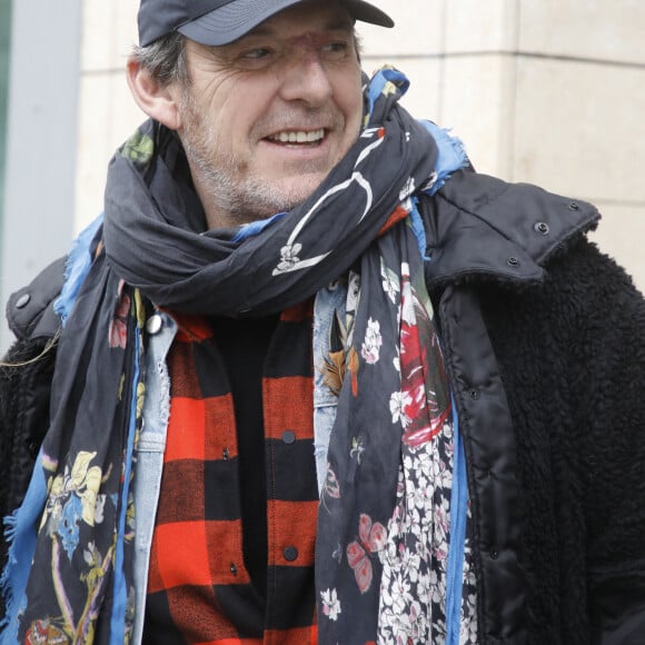 Exclusif - Jean-Luc Reichmann à sa sortie d'un enregistrement radio dans les studios RTL à Paris, France, le 10 février 2022.
