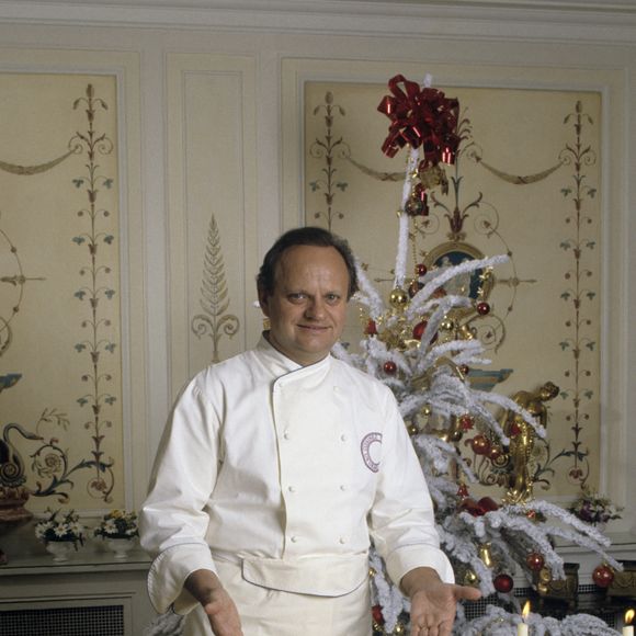 En France, à Paris, portrait de Joël ROBUCHON dans une salle de restaurant © Bruno Schneider via Bestimage 