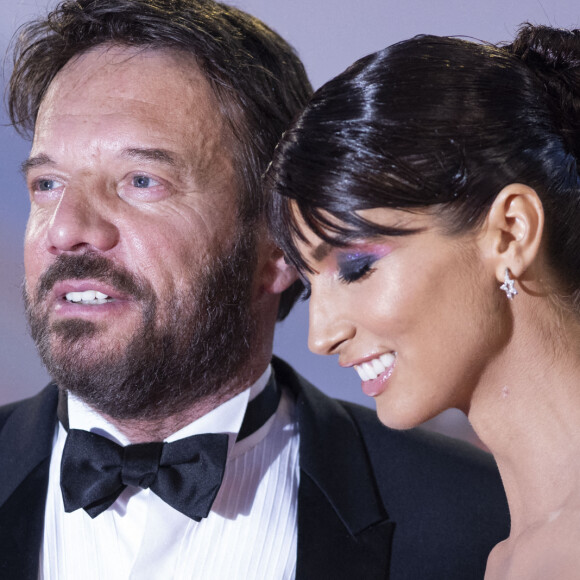 Samuel Le Bihan et sa compagne Stefania Cristian - Montée des marches du film "R.M.N." lors du 75ème Festival International du Film de Cannes, le 21 mai 2022. © Cyril Moreau / Bestimage 