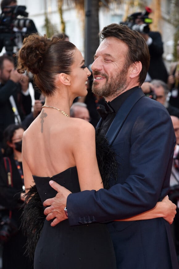 Samuel Le Bihan et sa compagne Stefania Cristian - Montée des marches pour la cérémonie de clôture du 75ème Festival International du Film de Cannes. Le 28 mai 2022 © Giancarlo Gorassini / Bestimage 