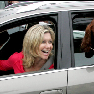 Info du 08/08/2022 - ( Décès à l'âge de 73 ans d'Olivia Newton-John ) - Olivia Newton-John et son chien à Malibu