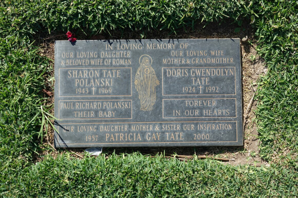 Photos de la tombe de Sharon Tate et de son enfant Paul Richard Polanski dans la cimetière Sainte-Croix à Culver en Californie. Le 20 novembre 2017.