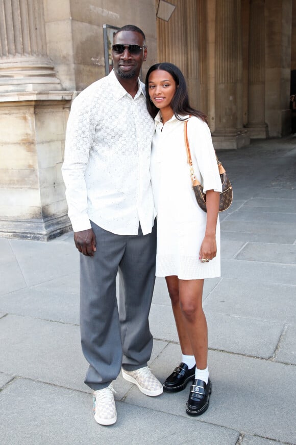 Omar Sy et sa fille Selly lors du défilé de mode Homme printemps-été 2023 Louis Vuitton dans la cour Carrée du Louvre à Paris, le 23 juin 2022. © Bertrand Rindoff/Bestimage