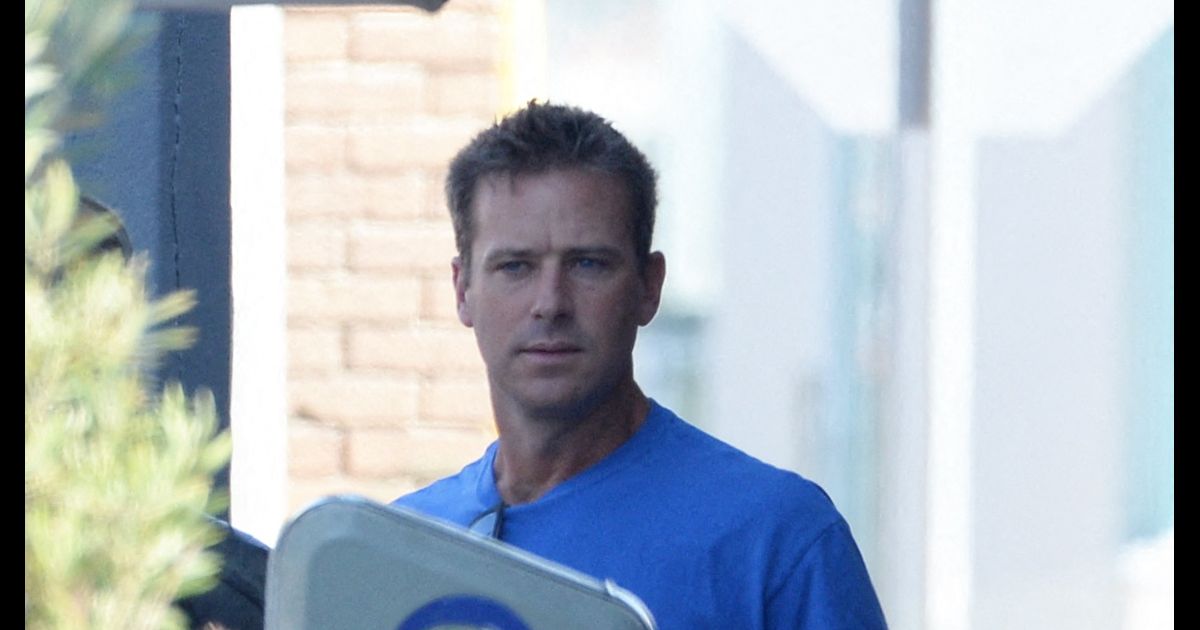 Premières photos d'Armie Hammer depuis qu'il a quitté les îles Caïmans
