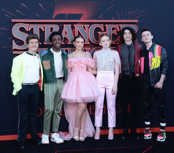 Gaten Matarazzo, Caleb McLaughlin, Millie Bobby Brown, Sadie Sink, Finn Wolfhard, Noah Schnapp à la première de la série Netflix "Stranger Things - Saison 3" à Los Angeles, le 28 juin 2019. 
