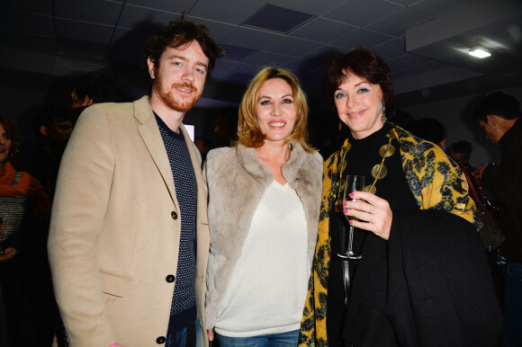 Mathilde Seigner entre Anny Duperey et son fils Gaël Giraudeau - Michaël Gregorio fête ses 10 ans de carrière avec son spectacle "J'ai 10 ans!" à l'AccorHotel Arena à Paris, le 16 décembre 2016. © Coadic Guirec/Bestimage