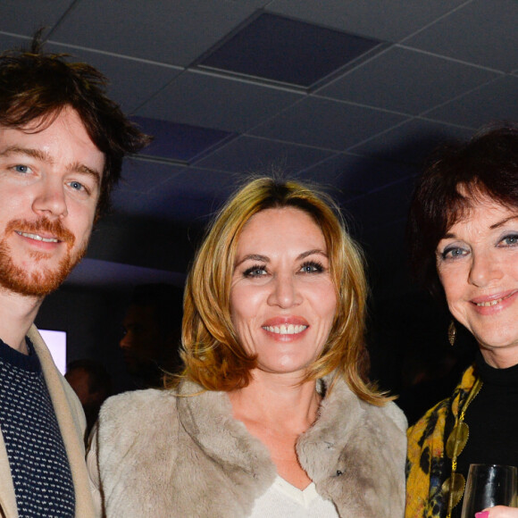 Mathilde Seigner entre Anny Duperey et son fils Gaël Giraudeau - Michaël Gregorio fête ses 10 ans de carrière avec son spectacle "J'ai 10 ans!" à l'AccorHotel Arena à Paris, le 16 décembre 2016. © Coadic Guirec/Bestimage