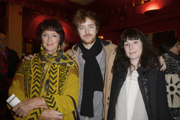 Anny Duperey avec son fils Gaël Giraudeau et sa compagne Anne Auffret - People à la générale de la pièce "A torts et à raison" au théâtre Hébertot à Paris le 25 janvier 2016. © Coadic Guirec/Bestimage