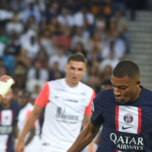 Kylian Mbappé - Le PSG bat Montpellier au Parc des Princes 5-2 lors de la 2ème journée de Ligue 1 à Paris le 13 août 2022 . © Giancarlo Gorassini / Bestimage 